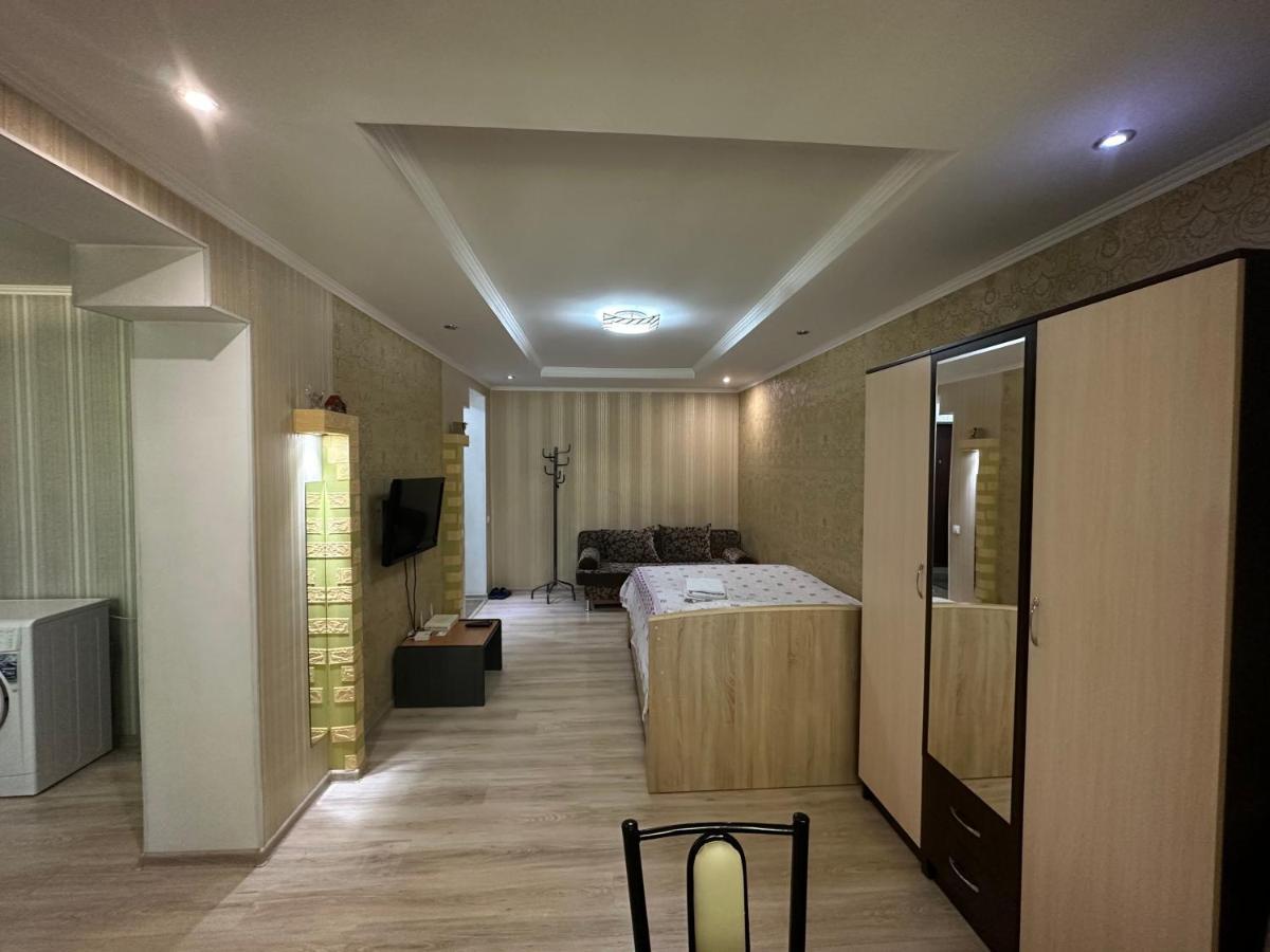 One-Room Apartment Opposite Almaty Airport Turksib 外观 照片