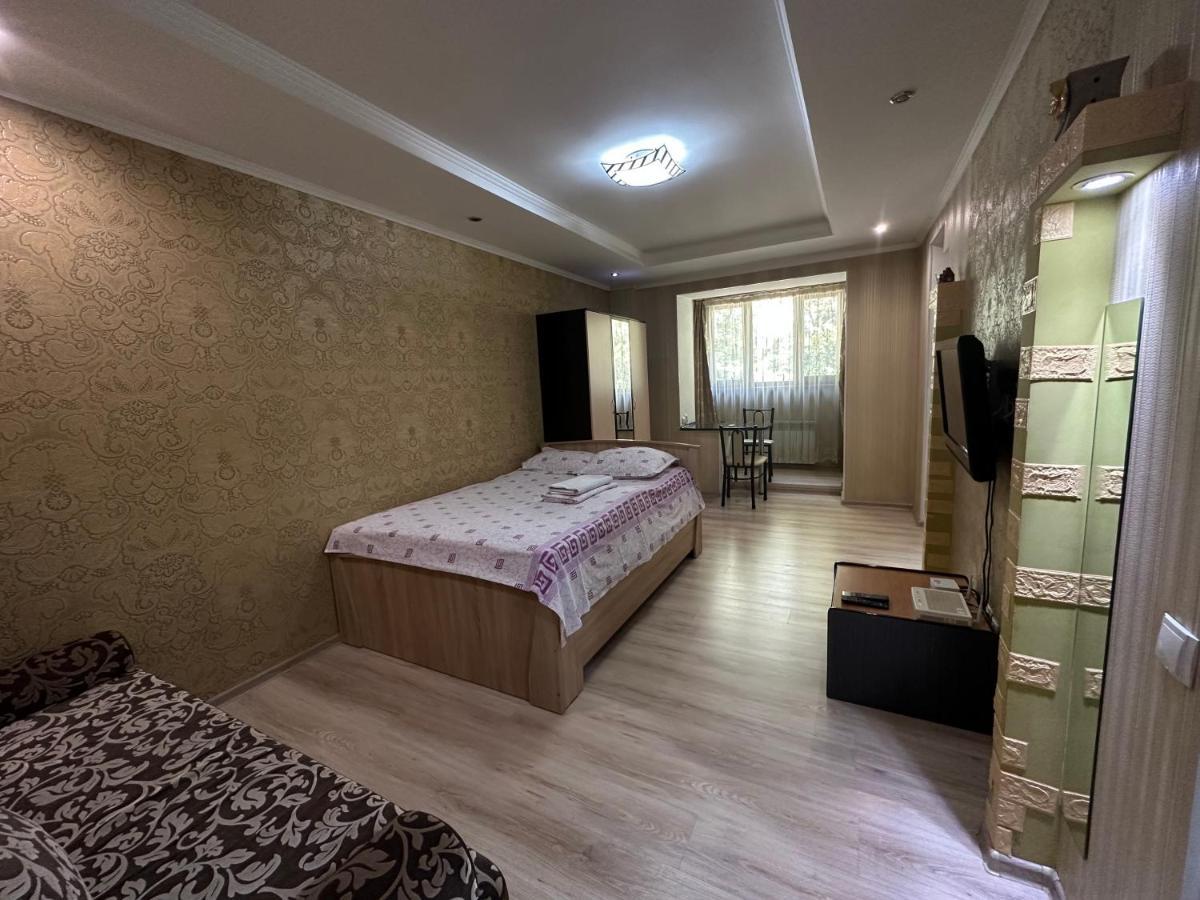 One-Room Apartment Opposite Almaty Airport Turksib 外观 照片