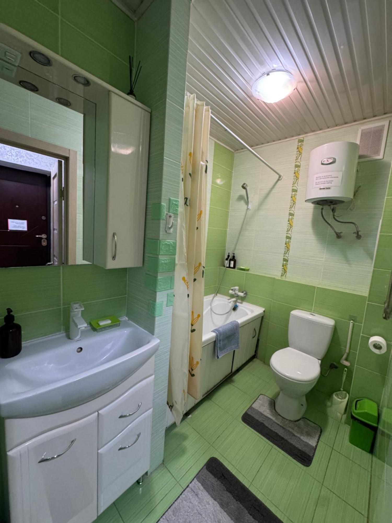 One-Room Apartment Opposite Almaty Airport Turksib 外观 照片